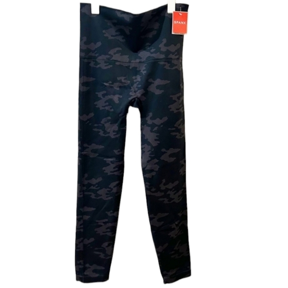 SPANX Look at Me Now Black Camo Leggings NEW - Picture 3 of 4